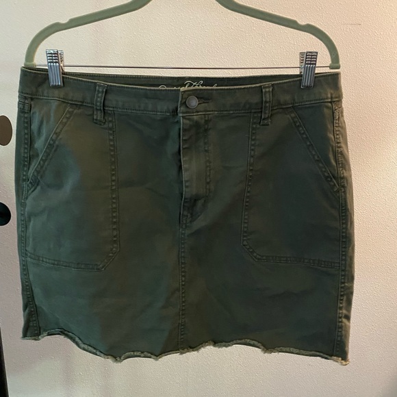 Universal Thread khaki green mini skirt - Picture 1 of 3